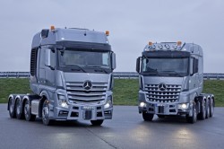 Gama Mercedes SLT, noile modele Actros şi Arocs pentru transporturi excepţionale.