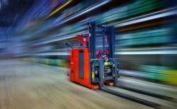 Zoom op de compacte platformstapelaar L06 AC van Fenwick