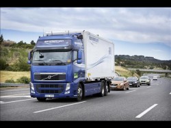 A new experiment: a Volvo FH truck leads an automated convoy!
