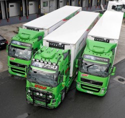 The haulier STAF buys Volvo tractor units equipped with the Dynafleet system : a FH16 750 and two FH 540 tractor units !
