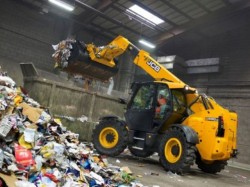 JCB commercializes a compact telescopic handler for the recycling industry : the JCB 527-58WM