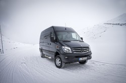 Novo Sprinter distância 4X4 Mercedes, a carrinha com transmissão integral dos profissionais