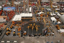 ConExpo 2014 : aerial platform and scissor lift on the Haulotte booth