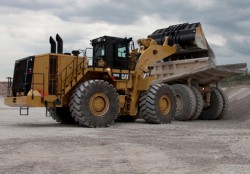Caterpillar выпускает новый колёсный фронтальный погрузчик : la 990K