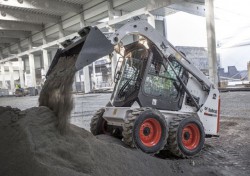 Bobcat выпускает новый мини погрузчик S450