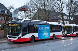 O primeiro ônibus hídrido elétrico Volvo em teste em Alemanha