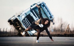 Volvo Trucks acompanha o road trip de uma cantora através a Europa