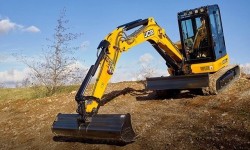 JCB îşi prezintă noile excavatoare mijlocii între 4 şi 6 tone