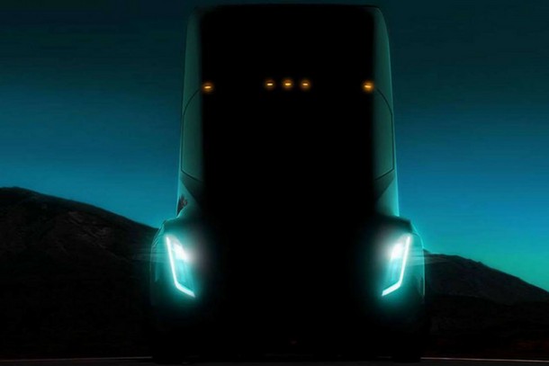 Tesla annonce la sortie de son camion électrique et autonome pour la rentrée 