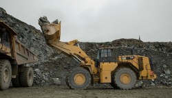 La nueva cargadora de ruedas CAT 988K XE con sistema de accionamiento eléctrico