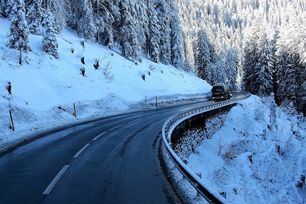 Conduire un poids lourd en hiver : les précautions à prendre