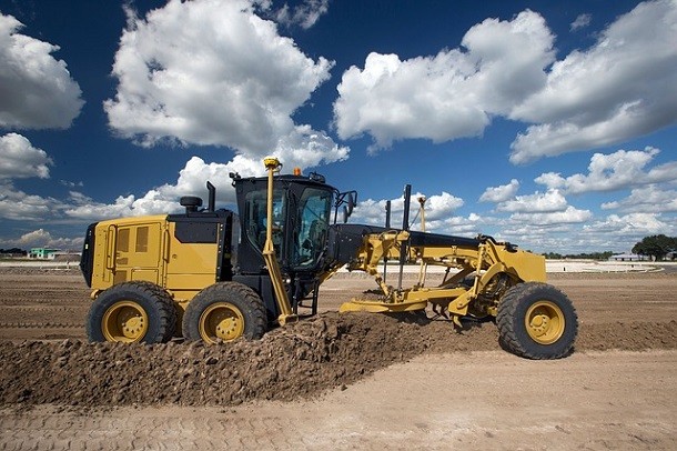 La niveleuse : tout savoir sur cette machinerie lourde