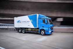 I primi camion elettrici eActros di Mercedes consegnati in Europa