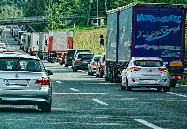 Taxes et vignette poids lourds : le TRM réagit