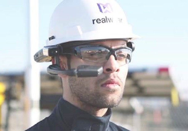 Kask do pracy zespołowej w sektorze robót publicznych i budowlanym