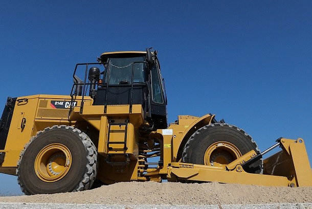 Cat lance son nouveau tracteur sur pneus 814K
