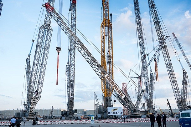 Una grúa de cadenas de 800 toneladas: Liebherr confía en las capacidades de carga