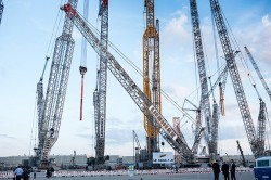 Una grúa de cadenas de 800 toneladas: Liebherr confía en las capacidades de carga