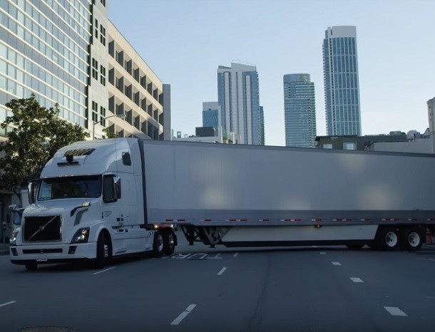 Uber renuncia a los camiones autónomos