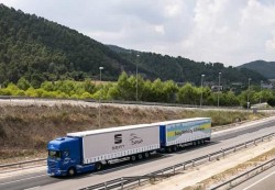 De dubbele trailer van Seat