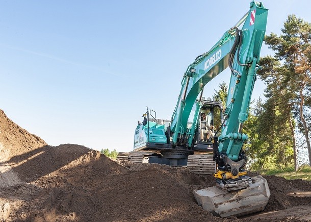 Des pelles Kobelco à inclinaison automatique