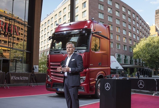 The new Actros without rear view mirrors !