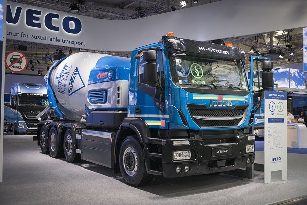 Le Stralis X-Way NP d'Iveco combiné à un malaxeur électrique