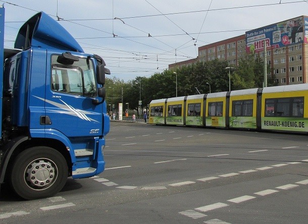 Poids lourds et CO2 : l'UE frappe fort !
