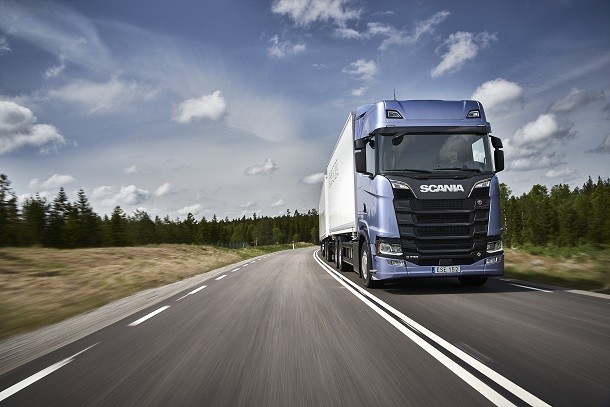 Scania se fournit en batteries