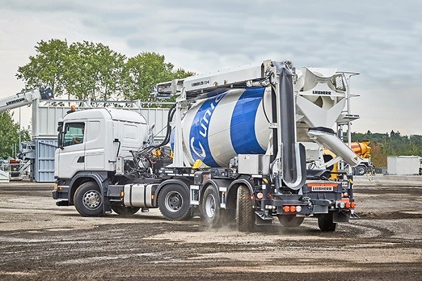 Liebherr lance une bétonnière portée en version semi-remorque