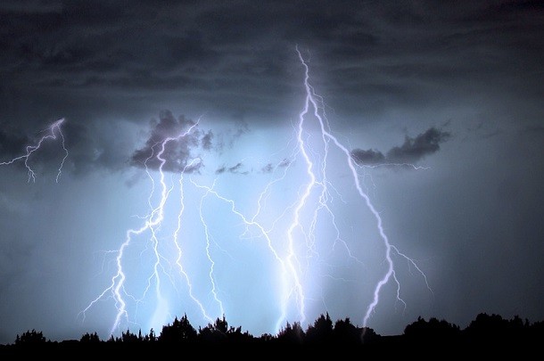 Conduite : que faire en cas d'orage ?