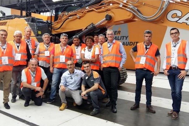 Case fait visiter son usine de San Mauro