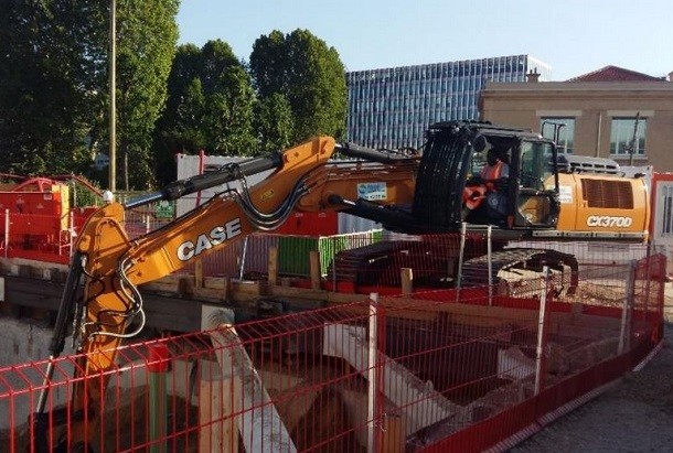 Grand Paris : la première pelle CX370D Triple Articulation Stage V livrée en Europe