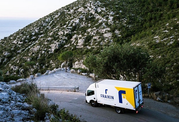 Location d’un camion frigorifique : aperçu des principaux avantages
