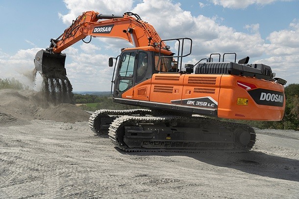 DX350LC-7 : une nouvelle pelle sur chenilles signée Doosan