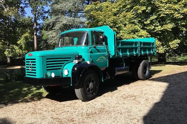 Epoqu'Auto : des camions de chantier Berliet exposés