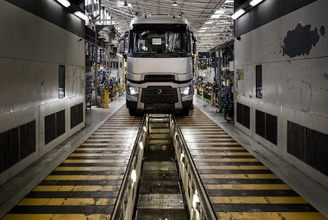 Covid-19: Renault Trucks chiude gli stabilimenti in Francia