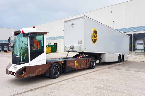 Hub UPS di Londra: avviato test sui veicoli Gaussin, elettrici e autonomi, per movimentare i rimorchi
