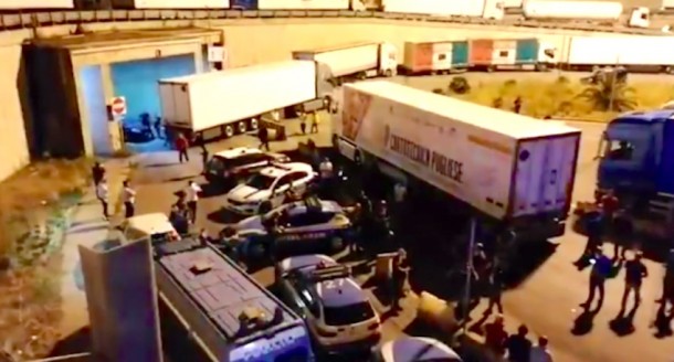 Monta la protesta dell’autotrasporto siciliano: bloccato per tre ore il porto di Messina