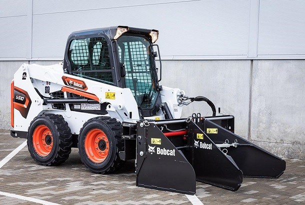 Bobcat lance son nouvel épandeur d'asphalte et de terre