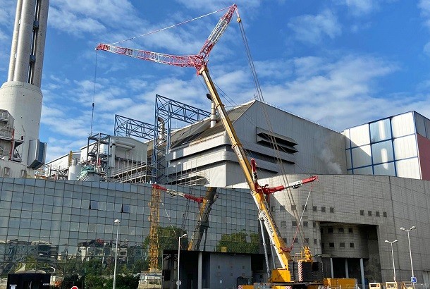 Rénovation de centrale électrique : la plus grande grue Grove sur le terrain
