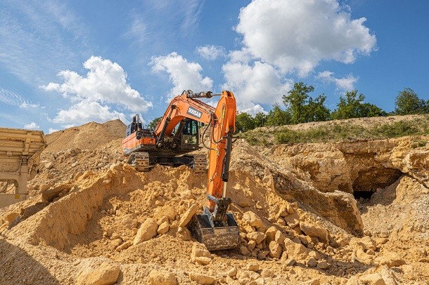DX420LC-7 : la nouvelle pelle sur chenilles Doosan