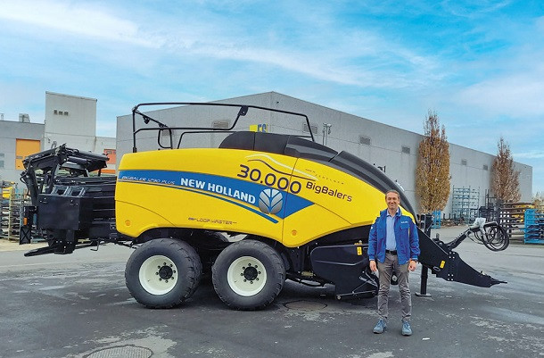 New Holland : 30 000 presses à balles cubiques !