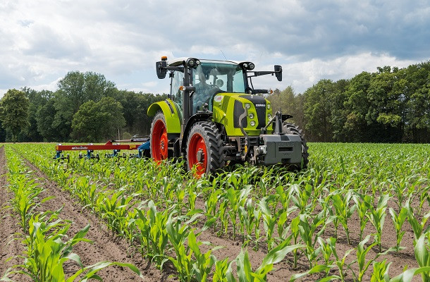 Claas présente sa nouvelle gamme de tracteurs Arion 400