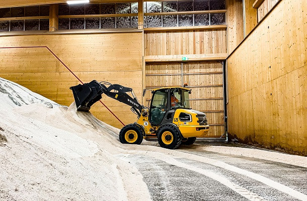 La nouvelle chargeuse Volvo L25 Electric en action