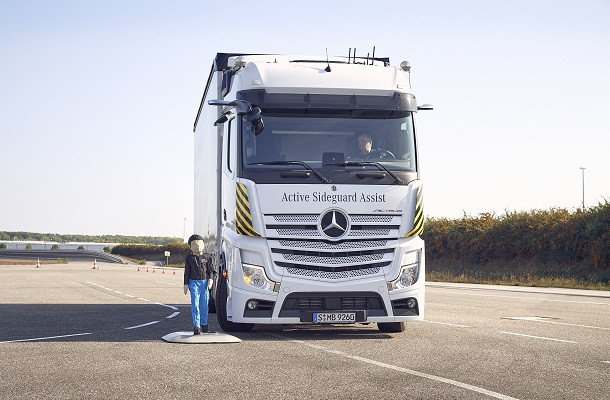 Mercedes-Benz innove pour une plus grande sécurité sur les routes