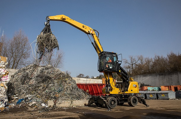 MH3022 et MH3024 : deux nouvelles pelles de manutention CAT