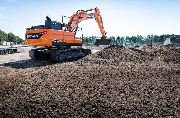 DX225LC-7 : nouvelle pelle sur chenilles Doosan