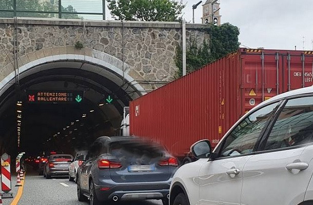 Caos sulle autostrade liguri: Trasportounito chiede di derogare ai divieti di circolazione