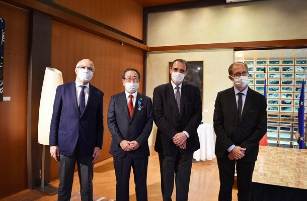 Le président de Kubota reçoit la médaille de l'Ordre National du Mérite